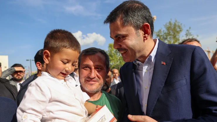 Murat Kurum, 'Azerbaycan Mahallesi'nde umutlar yeniden yeşeriyor'