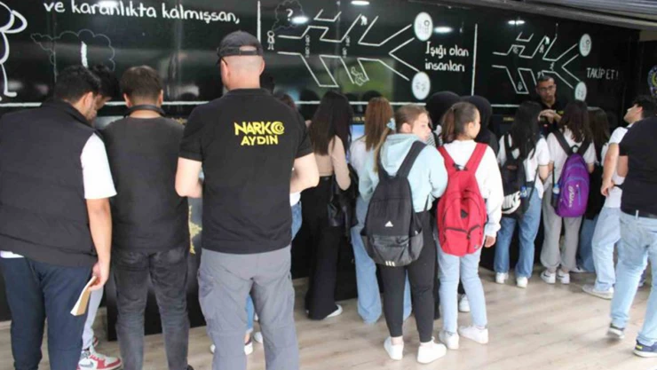 Narko Tır, öğrencilerin akınına uğradı