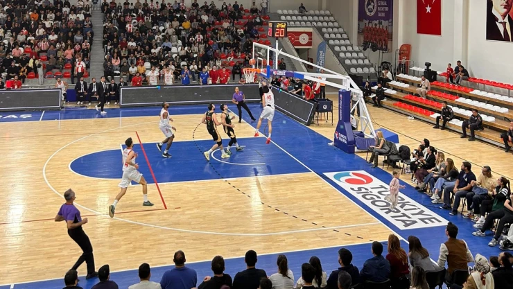 Nefes kesen karşılaşma KİPAŞ İstiklalspor Basketbol'un