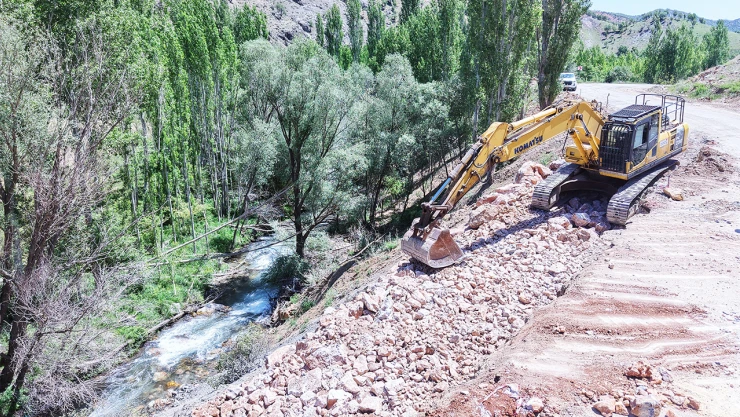 Nurhak'ta iki mahalleyi bağlayan arter genişliyor