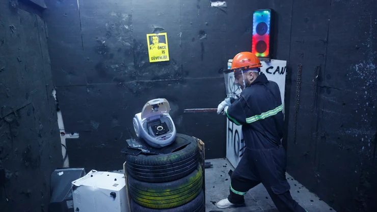 Öfke odasında beyzbol sopasıyla eşya ve camları kırmak serbest