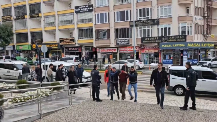 Oğlu babasını tüfekle vurarak öldürdü