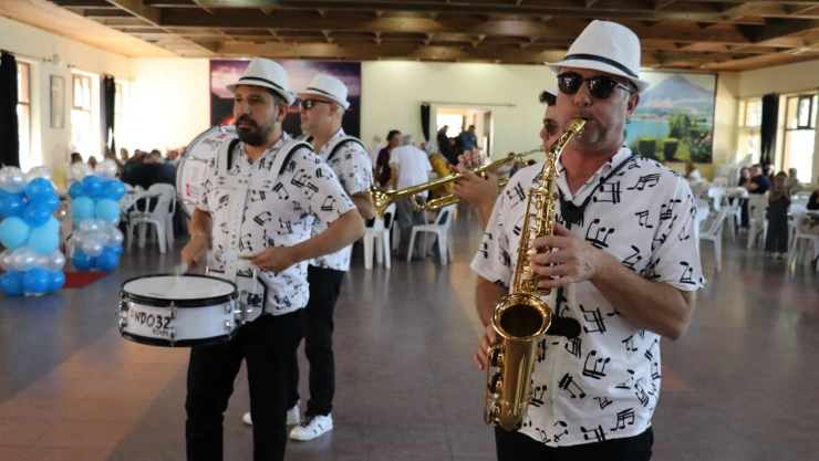 Öğretmenlerin kurduğu bando takımı, düğün ve etkinliklere renk katıyor