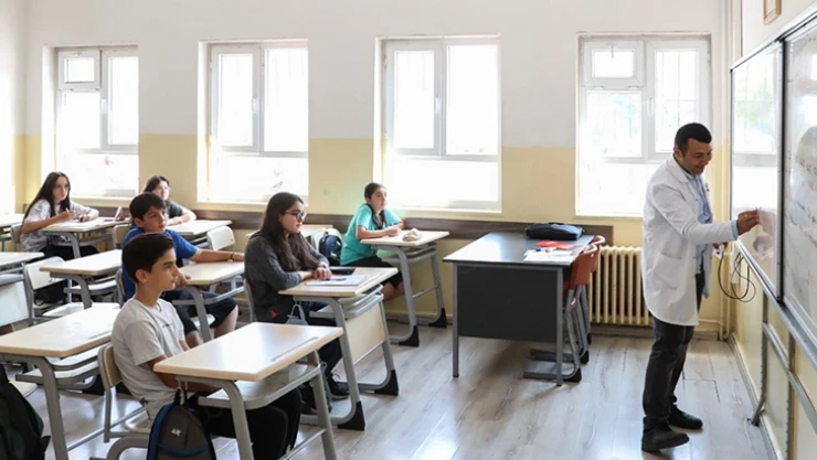 Öğretmenlik kariyer basamakları yazılı sınavı başvuruları 25 Eylül'de başlıyor