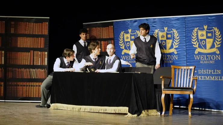 Ölü Ozanlar Derneği sanatseverler tarafından büyük ilgi gördü