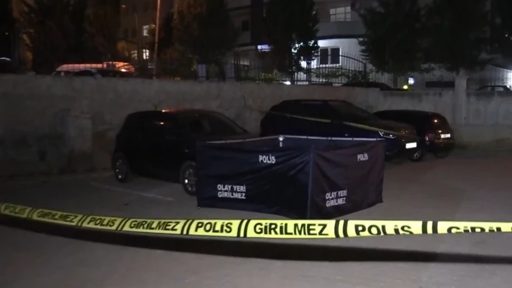 Önce kız arkadaşını bıçakla öldürdü, sonra intihar etti