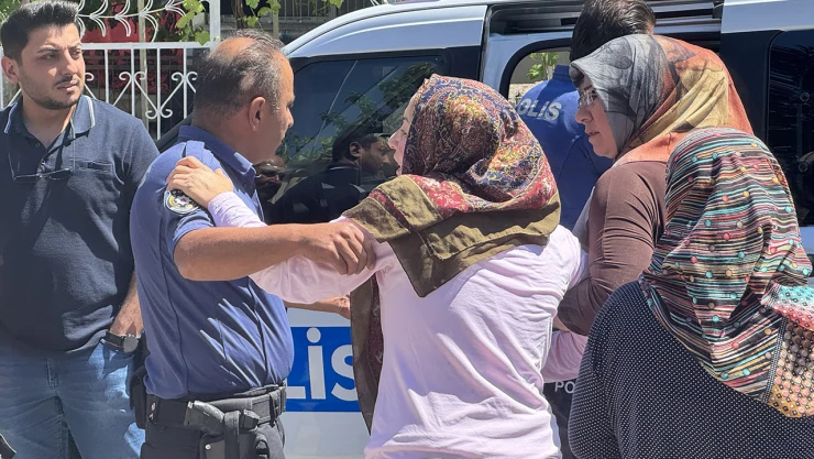 Önce üvey kızını sonra kendini vurdu