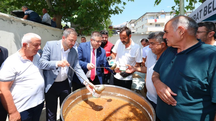 Onikişubat Belediyesi'nden Ilıca'da aşure ikramı