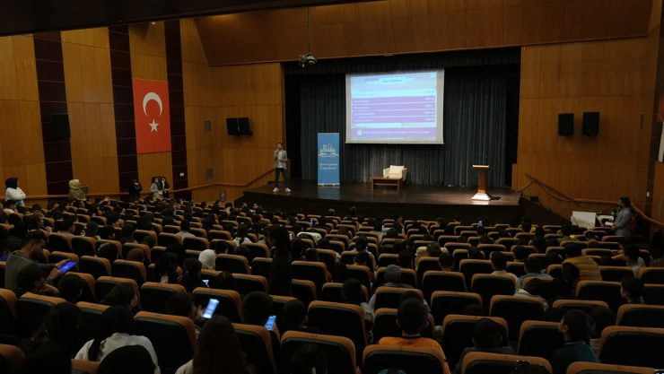 Onikişubat Okuyor'da bu hafta Kelimelerle Örülen Dünyamız konuşuldu