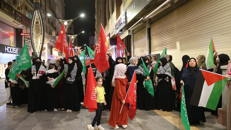 Onlarca kadın Filistin için yürüdü