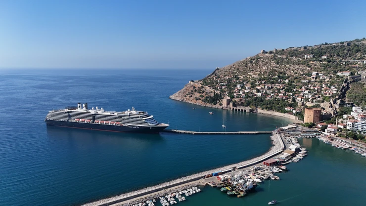Oosterdam kruvaziyeri Türkiye limanlarına demirliyor