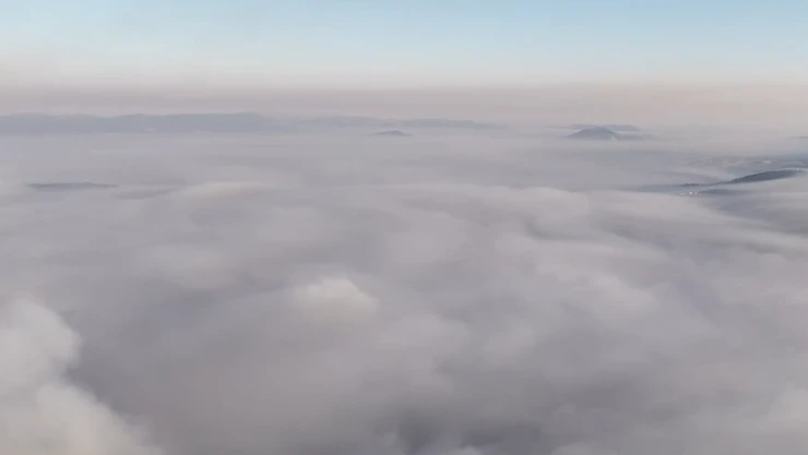 Orman yangınları nedeniyle gökyüzünü duman kapladı