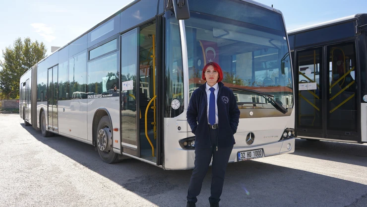 Otobüs şoförü olan kadın çocukluk hayalini gerçekleştirdi