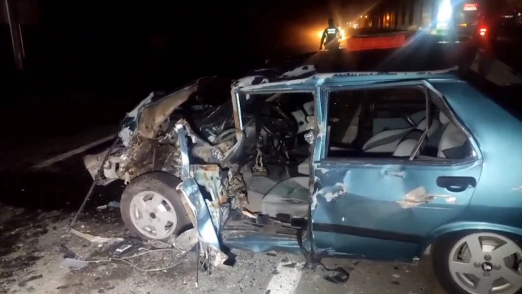 Otomobil ile pikabın çarpıştığı kazada çok sayıda yaralı var