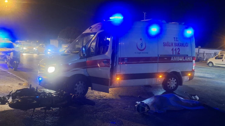 Otomobille çarpışan motosikletin sürücüsü öldü