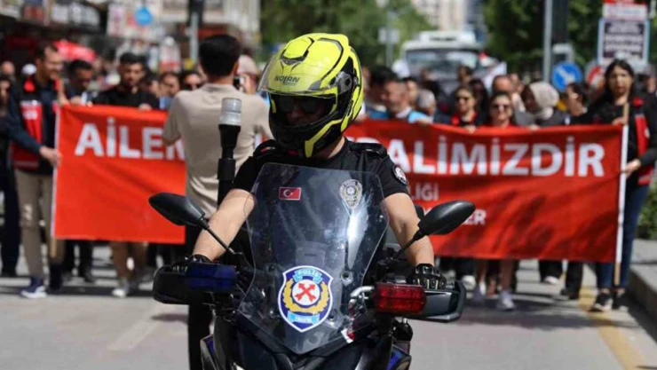 Özel bireylerin sessiz yürüyüşü!