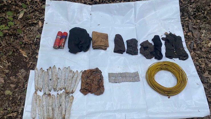 PKK/KCK'lı teröristlere ait patlayıcı ve yaşam malzemeleri ele geçirildi