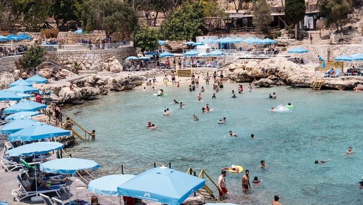 Plajlar, tatilini denizde geçirmek isteyenleri ağırlıyor