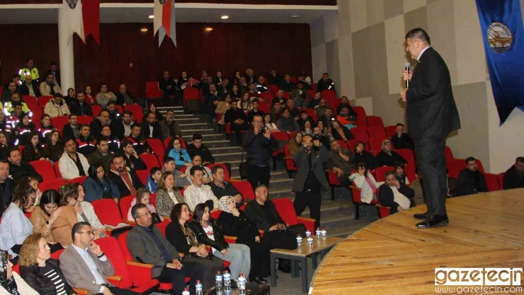 Polisler tiyatroyla uyuşturucuya savaş açtılar