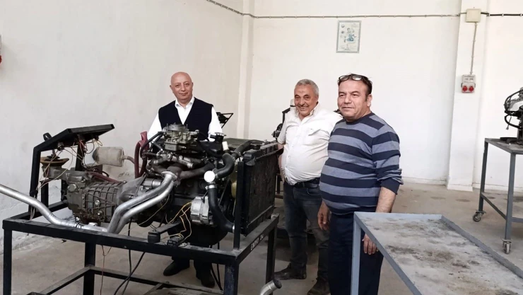Rektör Bakan, Elbistan MYO Otomotiv Laboratuvarı'nı inceledi