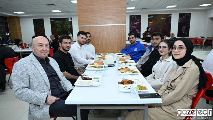 Rektör Yasım, iftar programında öğrencilerle buluştu