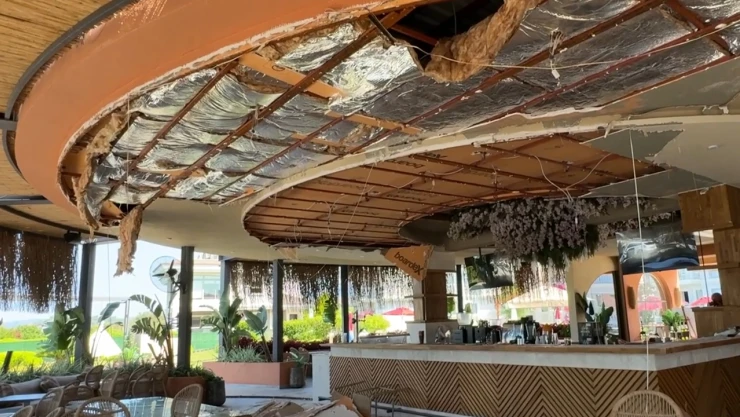 Restoran tavanı düştü, 5 turist yaralandı