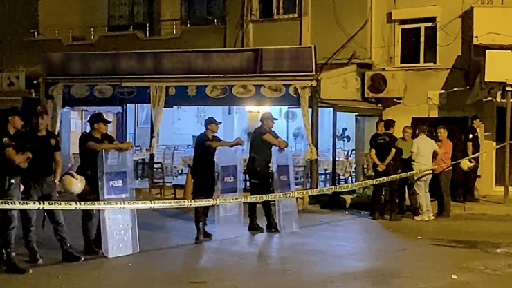 Restoranda çıkan silahlı ve bıçaklı kavgada 7 kişi yaralandı