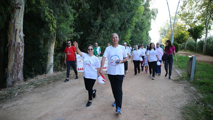 Sağlıklı yaşama dikkati çekmek için yürüdüler
