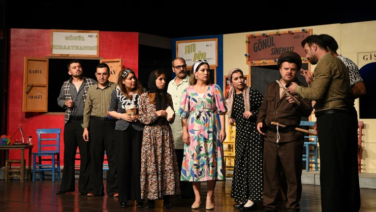 Sahne Maraş'tan nostalji ve kahkaha dolu bir gece