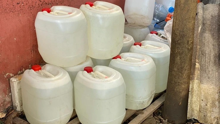 Sahte içki ve kaçak ürün operasyonunda 7 şüpheli yakalandı