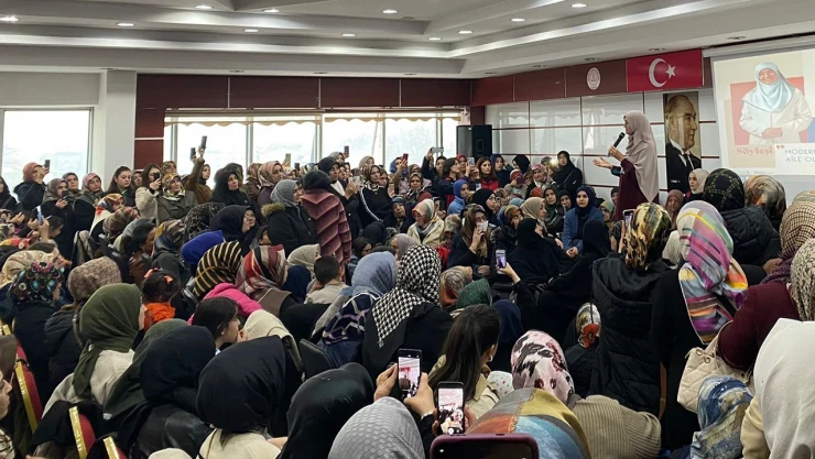 Saliha Erdim söyleşisine Elbistan'da yoğun ilgi