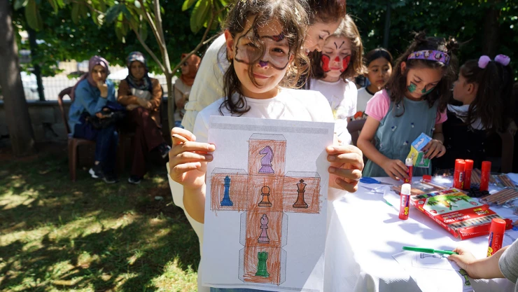 Sanatla büyüyen çocukların mezuniyet coşkusu