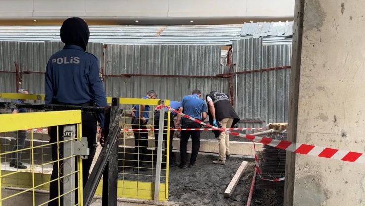 Şantiyede kayan istinat duvarının altında kalan 2 işçi yaralandı