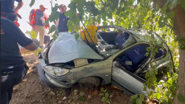 Şarampole devrilen otomobildeki 2 kişi öldü, 1 kişi yaralandı