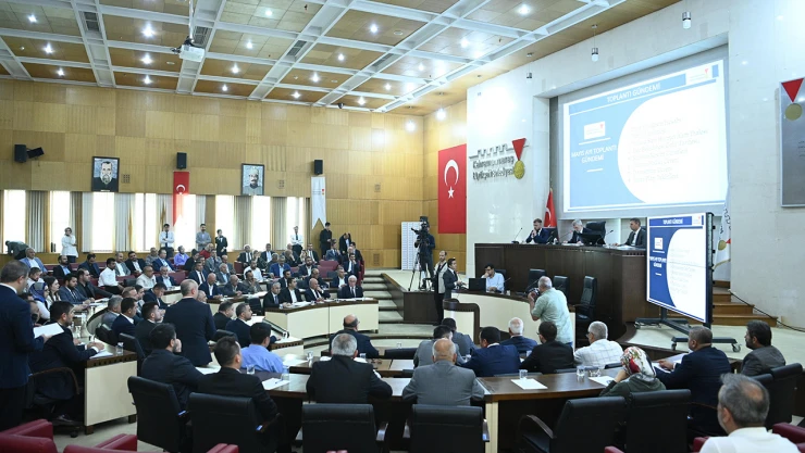 Şeffaf, adil bir yönetim için ilk meclis toplantısı canlı yayınlandı