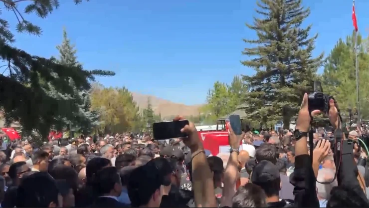 Şehit Ümit Üzüm son yolculuğuna uğurlandı