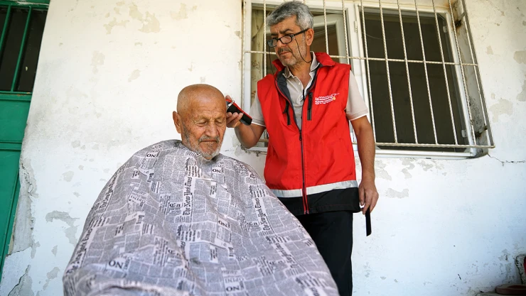 Şehrin ulu çınarları bayrama hazır