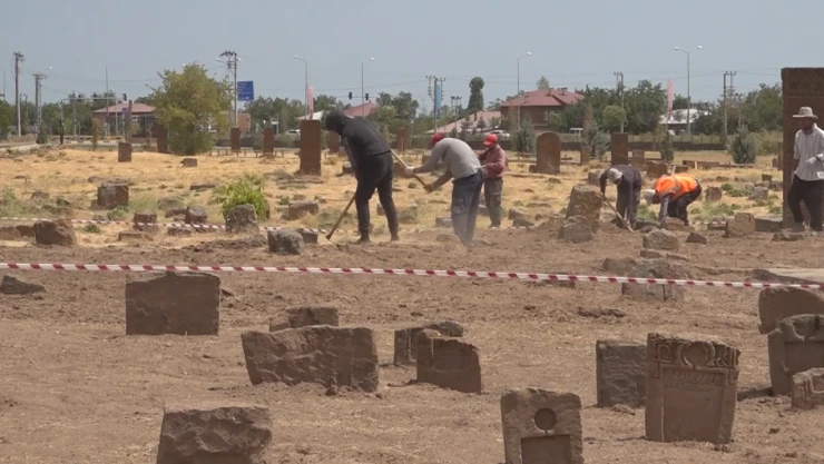 Selçuklu Meydan Mezarlığı'nda ortaya çıkarılan mezar sayısı 10 bini aştı