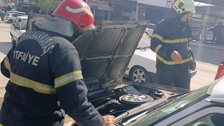 Seyir halindeki otomobil alev aldı, itfaiye facianın önüne geçti