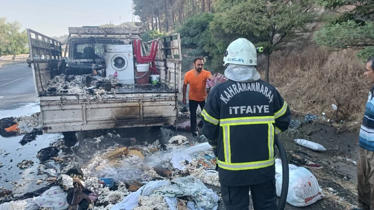 Seyir halindeki panelvan araçta yangın paniği