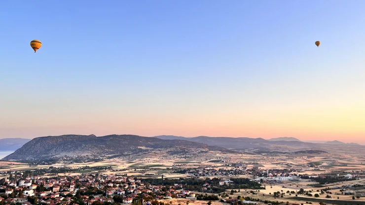 Sıcak hava balonları Salda Gölü manzarası eşliğinde havalandı