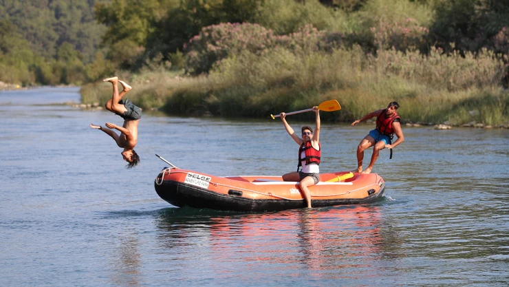 Sıcaktan bunalan tatilcilere alternatif serinleme imkanı