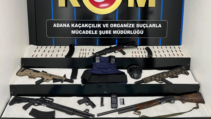 Silah, patlayıcı ve etil alkol ele geçirilen operasyonda 2 zanlı tutuklandı