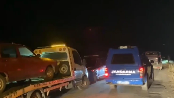 Silahlı kavgada muhtar ve oğlu öldü