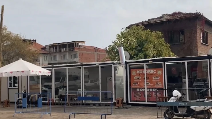 Sındırgı'da depremzede esnafa konteyner desteği