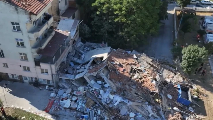 Sındırgı merkezli depremin yol açtığı yıkım dronla görüntülendi