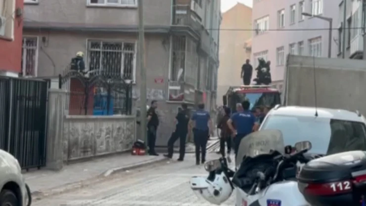 Sinir krizi geçiren kişi evinde yangın çıkardı