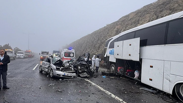TAG Otoyolu'nda sis faciası!10 araç birbirine girdi, 2 ölü, 10 yaralı