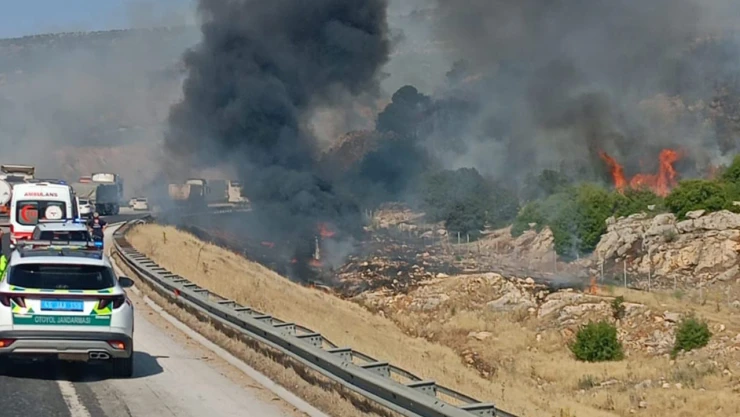 TAG Otoyolu'nda yağ yüklü tanker alev aldı! 1 yaralı