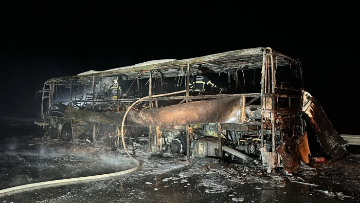 TAG otoyolunda yolcu otobüsü alev alev yandı